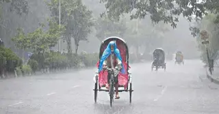সাগরে নিম্নচাপ; ঢাকাসহ দেশের বিভিন্ন অঞ্চলে সকাল থেকে বৃষ্টি